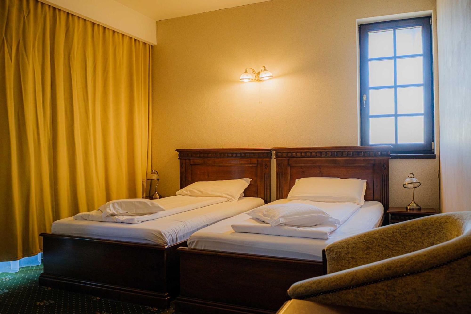Popasul Caprioarei Hotel Padureni Luaran gambar